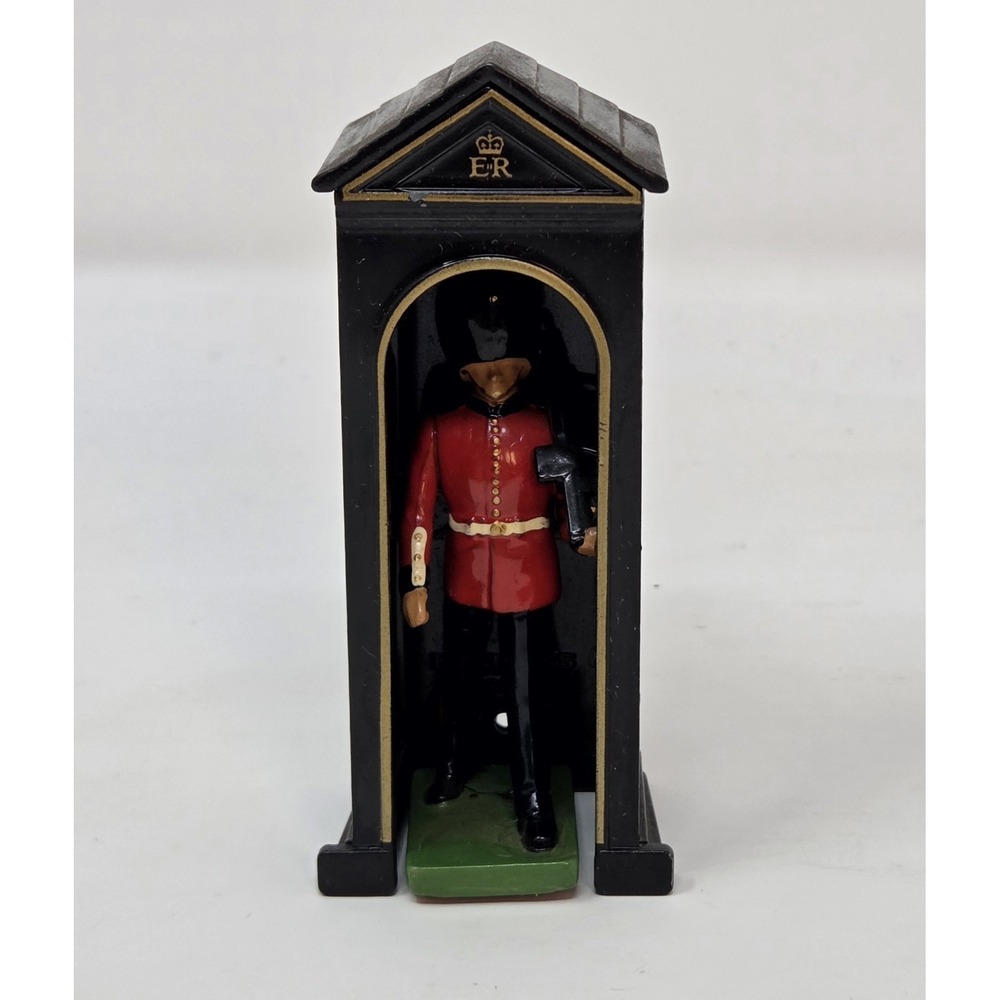 Vintage Britains England Sentry‎ Box & Guardsman Toy Soldier Diecast Metal Set